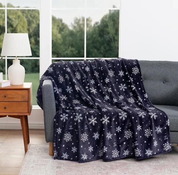 Snowflakes Plush Throw Blanket