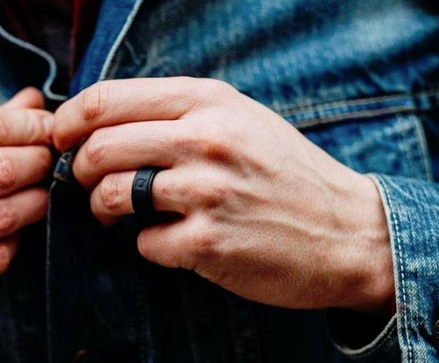 Mens Black Step Edge Q2X Silicone Ring